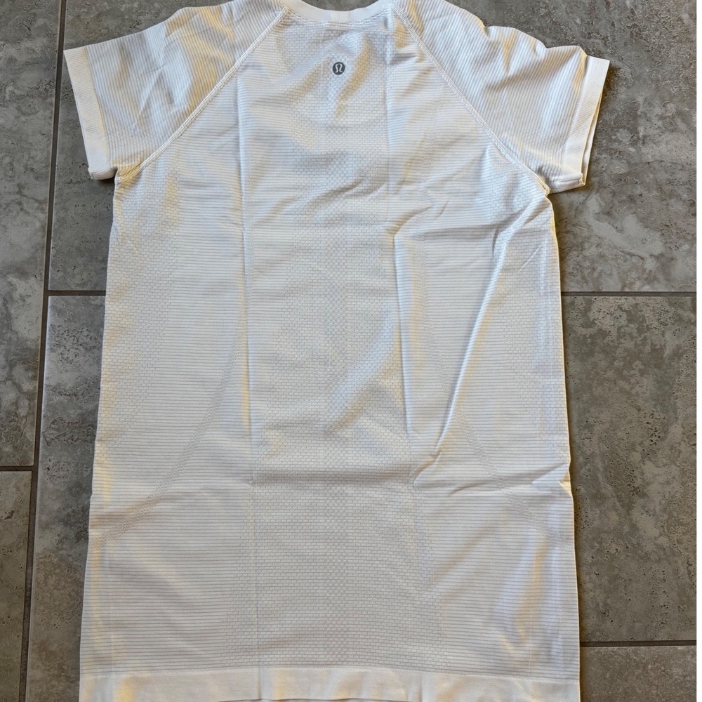 Lululemon Swiftly Tech Short Sleeve 2.0 Striped White Size 10 Activewear